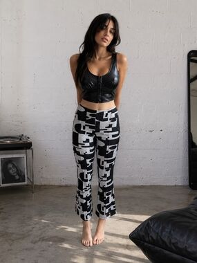 Bershka Black White Knit Pants Size Small Cropped Flare Mono Graphic Stretch